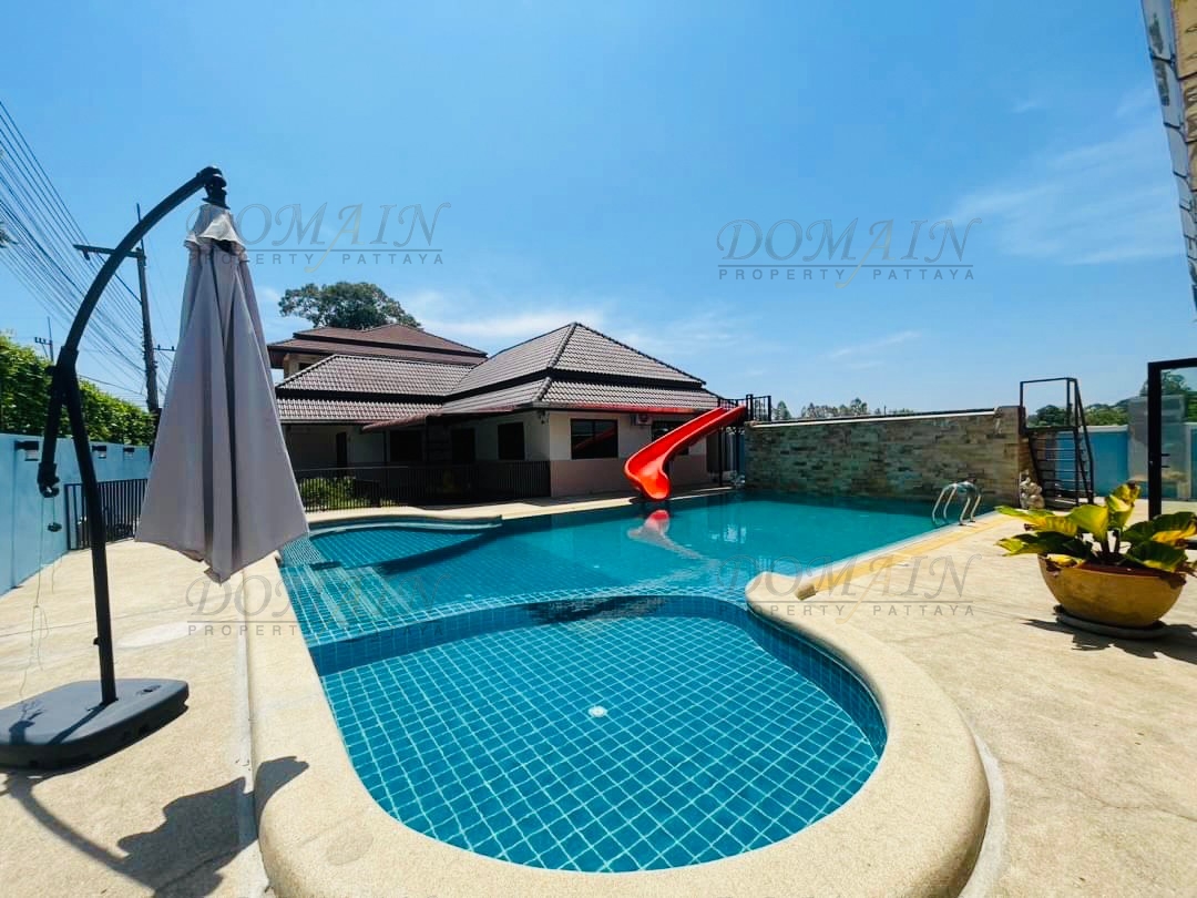 house for  sale in East Pattaya - Baan baramee village for sale in East Pattaya